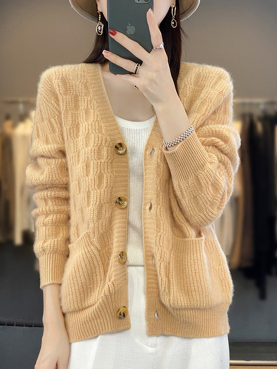 Damen Weicher Angora‑Look Zopfmuster-Cardigan mit V‑Ausschnitt und aufgesetzten Taschen Nord Taschen