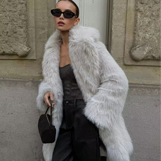 Damen Kurzjacke aus voluminösem Hochflor‑Kunstpelz mit Oversize‑Silhouette Nord Taschen