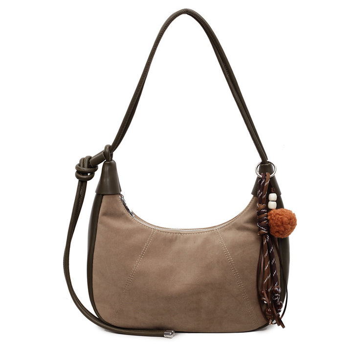 Damen modische Hobo-Tasche mit strukturierter Oberfläche und charmantem Anhänger Nord Taschen