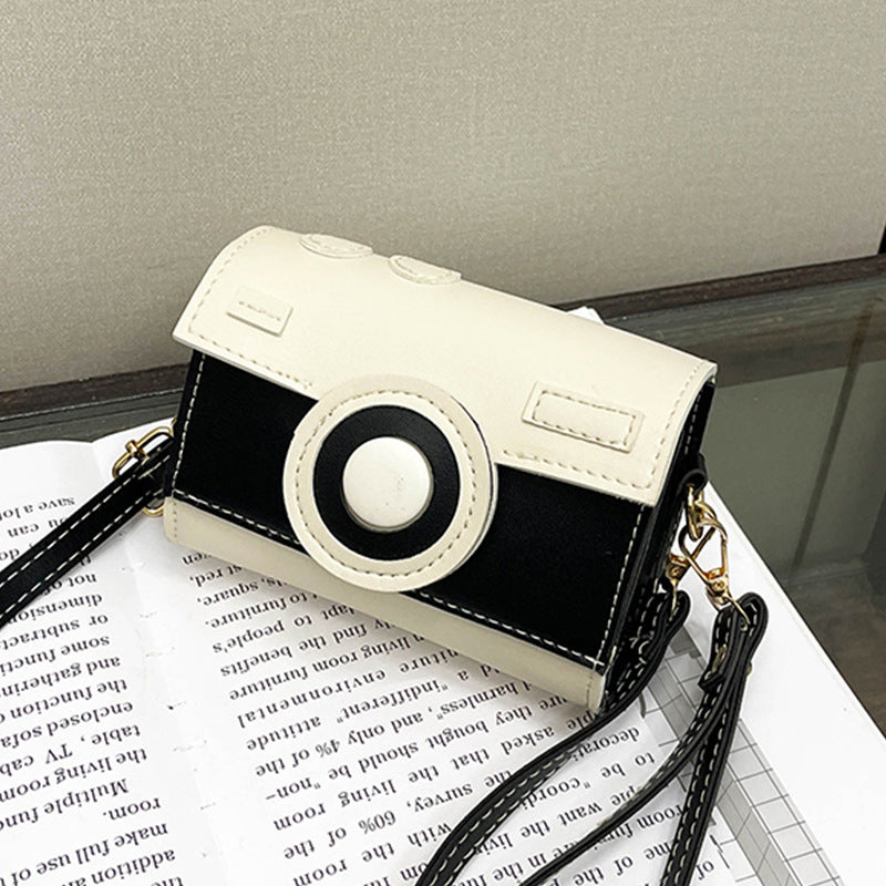Damen Mini-Handtasche mit verspieltem Klappverschluss Nord Taschen