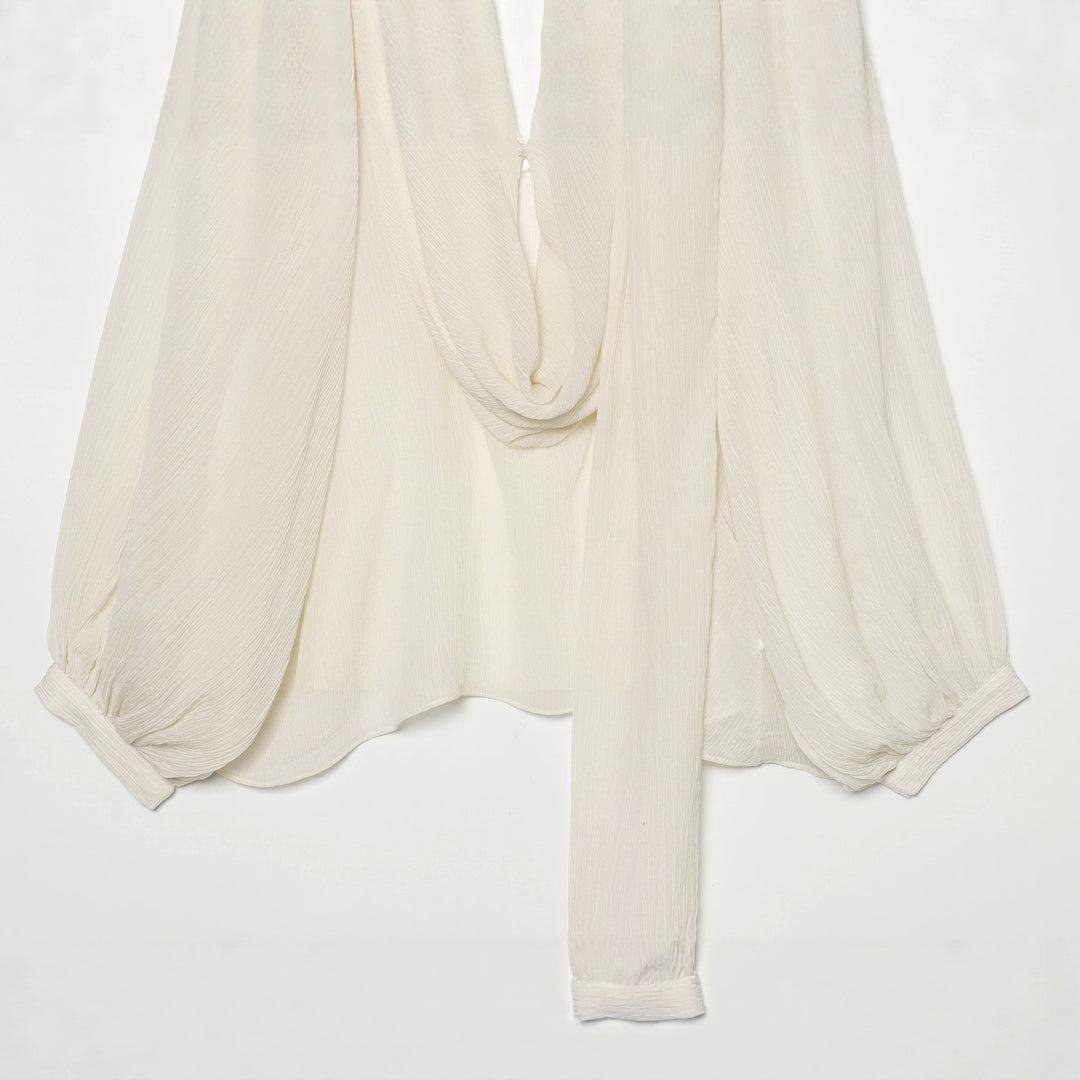 Damen Leichte Crêpe‑Bluse mit drapiertem Schalkragen und Ballonärmeln Nord Taschen