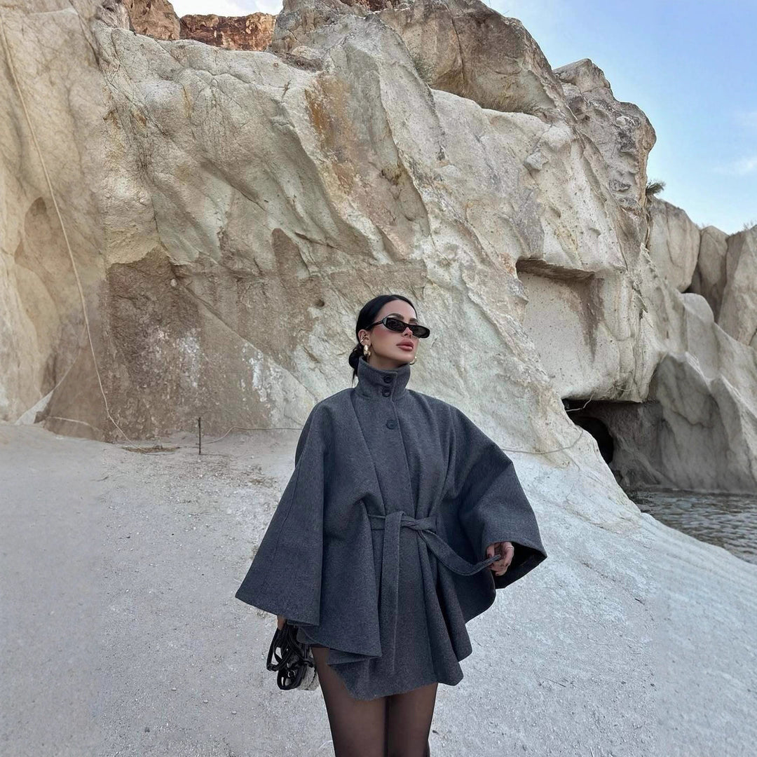 Damen Kurze Boxy-Wollmix-Jacke mit Stehkragen und aufgesetzten Pattentaschen Nord Taschen