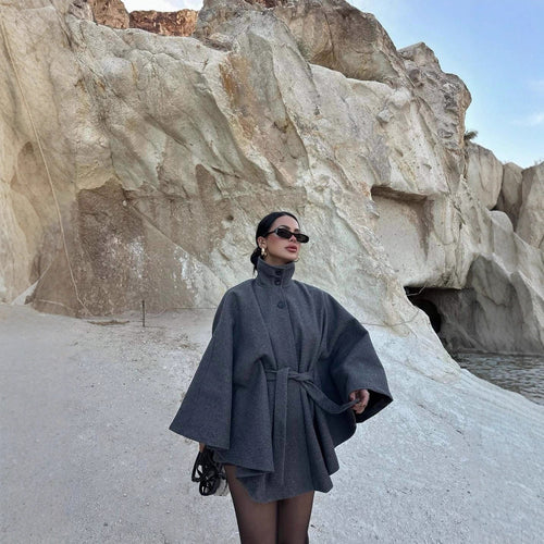 Damen Kurze Boxy-Wollmix-Jacke mit Stehkragen und aufgesetzten Pattentaschen Nord Taschen
