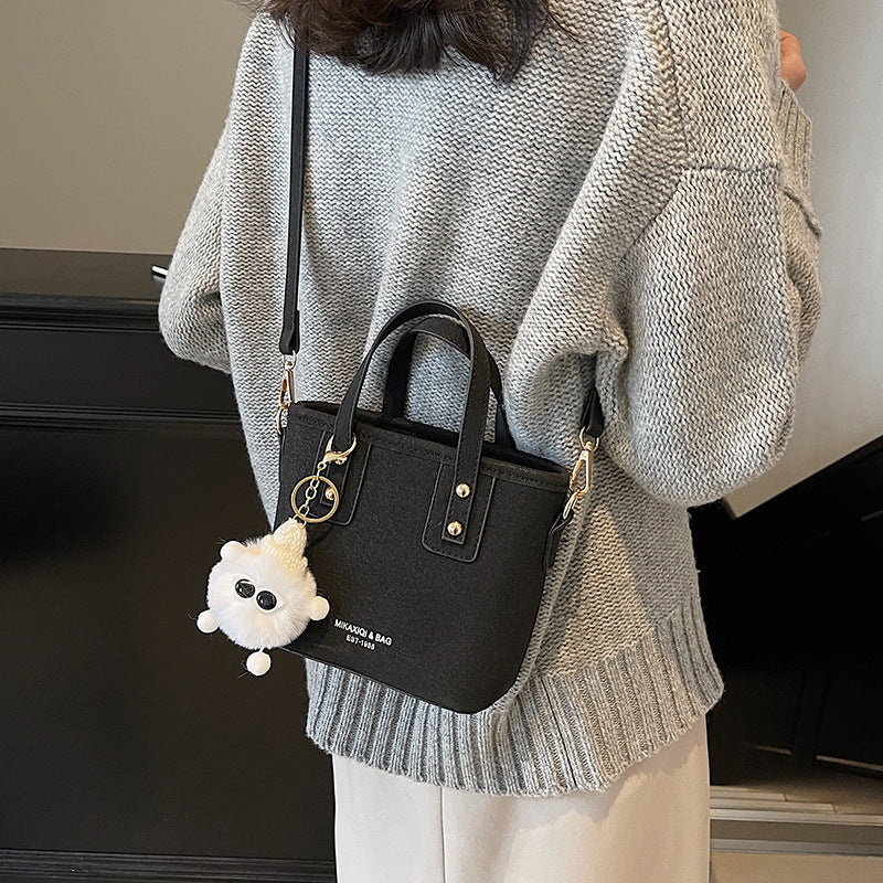Damen Mini-Tasche mit abnehmbarem Plüschanhänger Nord Taschen