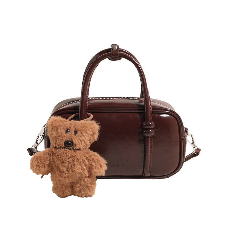 Damen Mini-Handtasche mit charmantem Bärenanhänger Nord Taschen