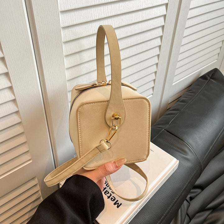 Damen Mini-Handtasche mit abnehmbarem Schulterriemen und elegantem Klappverschluss Nord Taschen