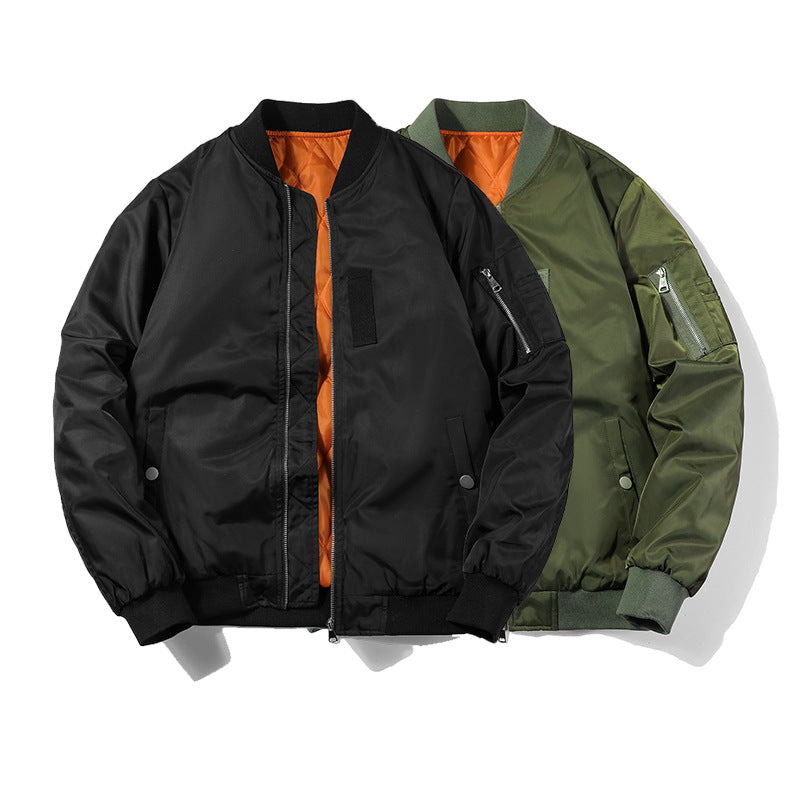 Herren Bomberjacke im Fliegerlook mit kontrastierender Innenfütterung, Ärmel‑Utilitytasche und elastischen Rippbündchen Nord Taschen
