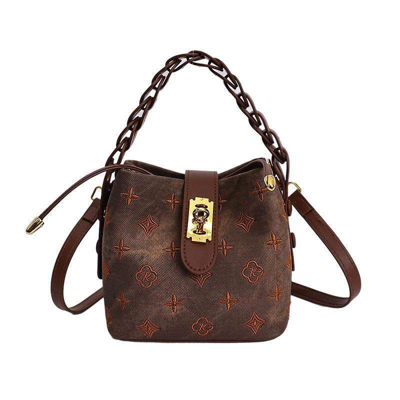 Damen Hobo-Tasche aus hochwertigem Kunstleder mit auffälligem Kettenakzent Nord Taschen