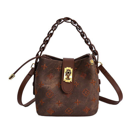 Damen Hobo-Tasche aus hochwertigem Kunstleder mit auffälligem Kettenakzent Nord Taschen