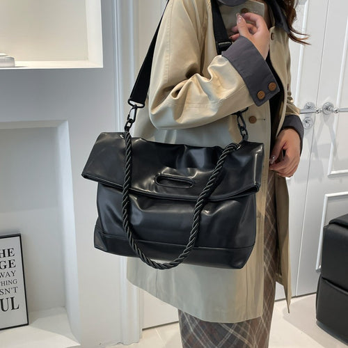 Damen Umhängetasche mit elastischem Klappdesign Nord Taschen