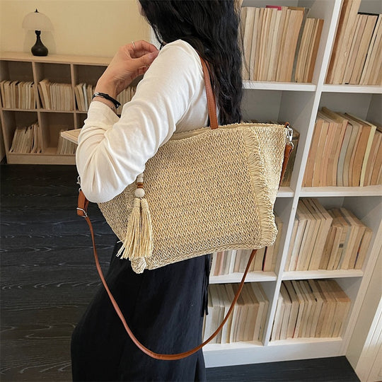 Damenhandtasche aus gewebtem Naturmaterial mit fransenartiger Dekoration Nord Taschen