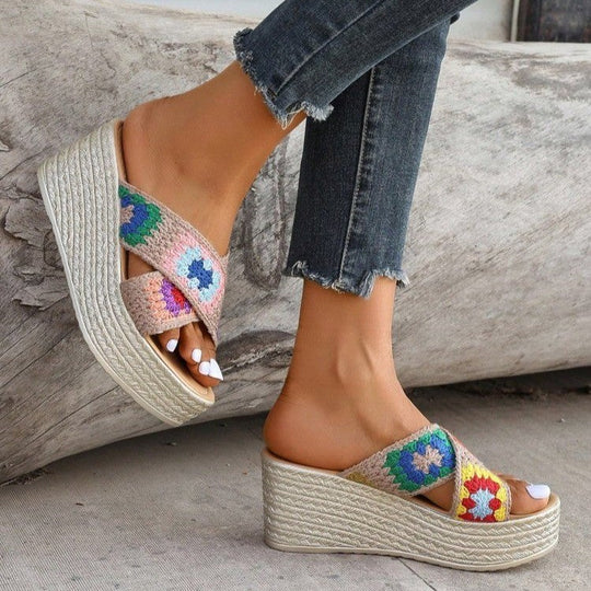 Damen Komfortable Keil-Sandalen mit buntem Häkeldesign Nord Taschen