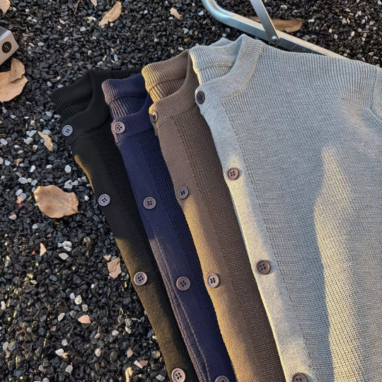 Unisex Grobgestrickte Oversize-Cardigan mit Rundhalsausschnitt und durchgehender Knopfleiste Nord Taschen