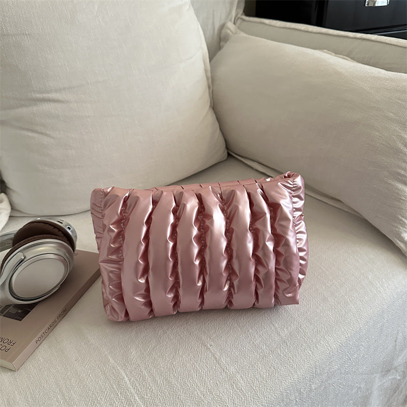 Damen praktische Clutch mit gepolstertem Design Nord Taschen