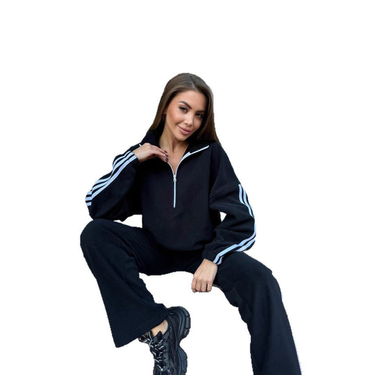 Damen lässiger Highneck-Halbzip Trainingsanzug mit markanten Seitenstreifen, überschnittener Kapuze und weiter Joggerhose Nord Taschen