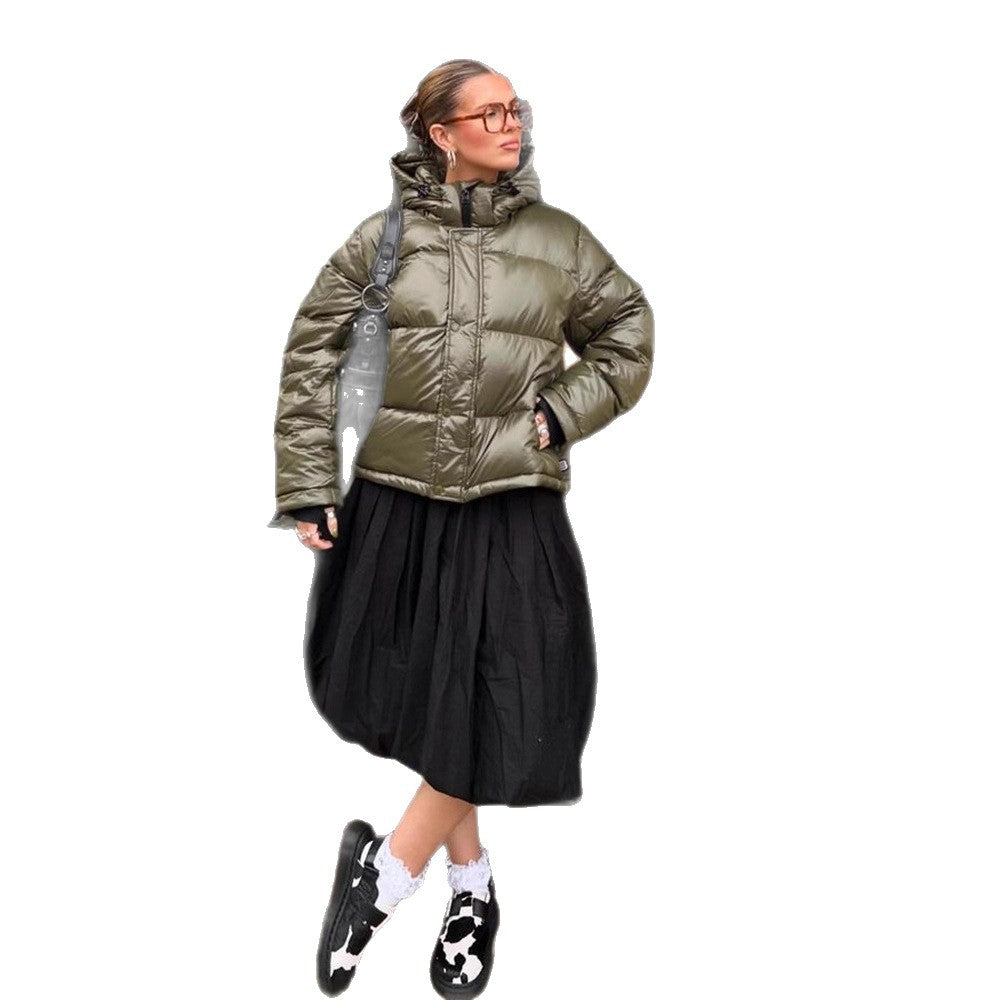 Damen Kurze glänzende Steppjacke mit Kapuze und boxy Silhouette Nord Taschen