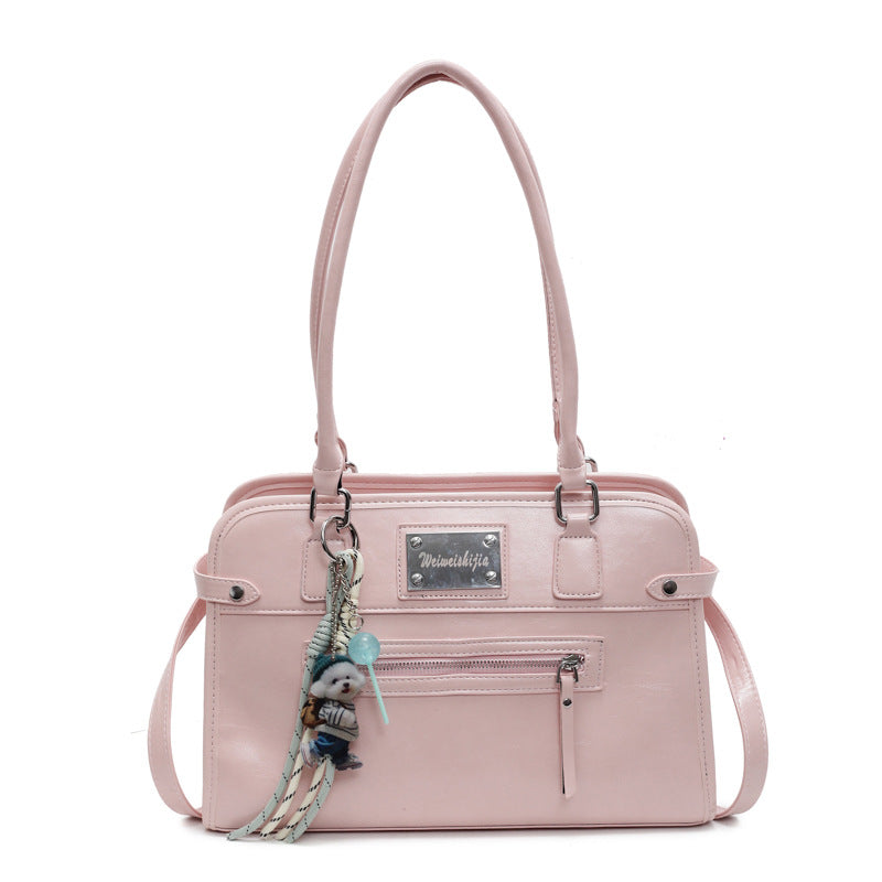 Damen Handtasche mit dekorativem Anhänger | Nord Taschen