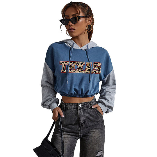Damen Kurzgeschnittener Kapuzenpullover mit Teddy‑Print, Colorblock‑Ärmeln und elastischem Saum Nord Taschen