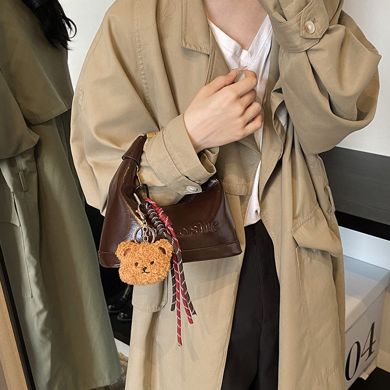 Damen elegante Hobo-Tasche mit plüschigem Anhänger Nord Taschen