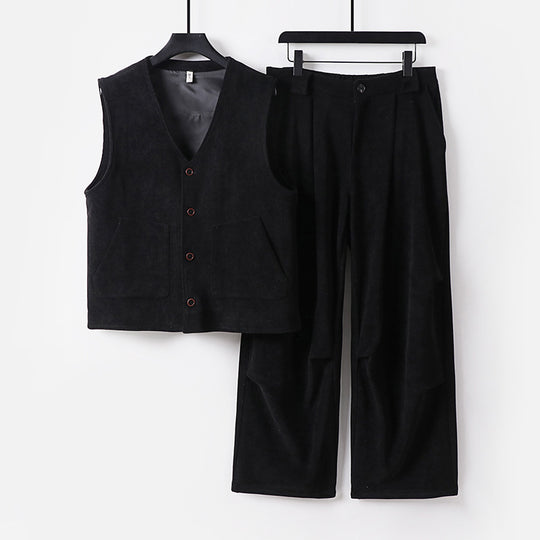 Herren Cord-Loungewear-Set mit V-Ausschnitt Weste und weiten Bundfaltenhose Nord Taschen