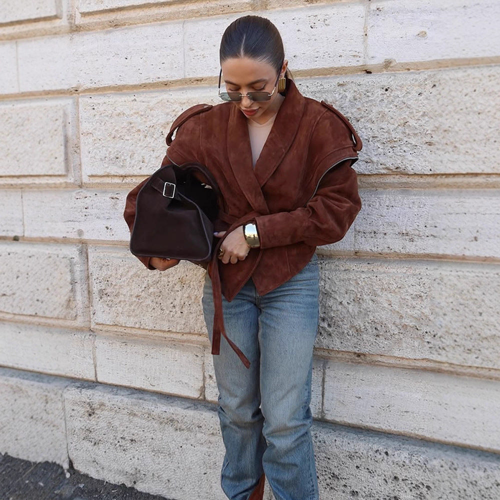 Damen Veloursleder‑Wickeljacke mit breitem Schalkragen und Taillengürtel Nord Taschen