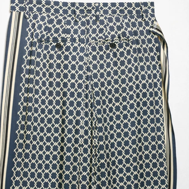 Damen Hochtaillierte weite Palazzo‑Hose mit grafischem Kettendruck und kontrastierendem Seitenstreifen Nord Taschen