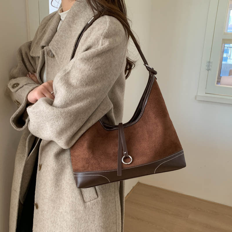 Damen Hobo-Tasche aus weichem Wildleder mit elegantem Detail Nord Taschen