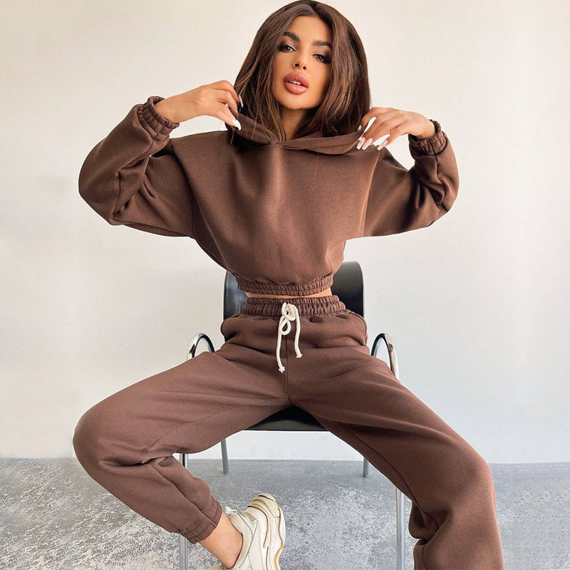 Damen cropped Stehkragen-Sweatset mit elastischem Taillenbund und hochtaillierter Tapered-Jogginghose Nord Taschen