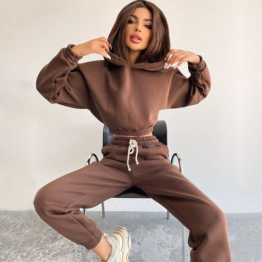 Damen cropped Stehkragen-Sweatset mit elastischem Taillenbund und hochtaillierter Tapered-Jogginghose Nord Taschen