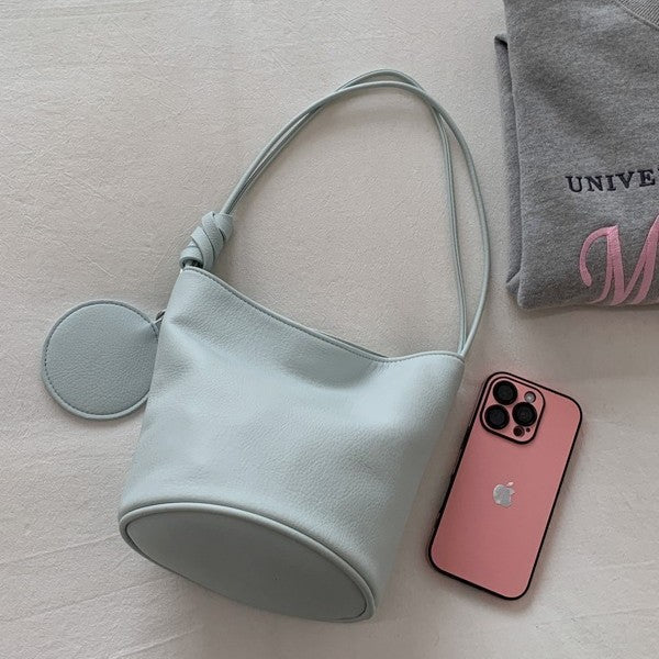 Damen Hobo-Tasche aus strukturiertem Kunstleder mit verspieltem Anhänger Nord Taschen