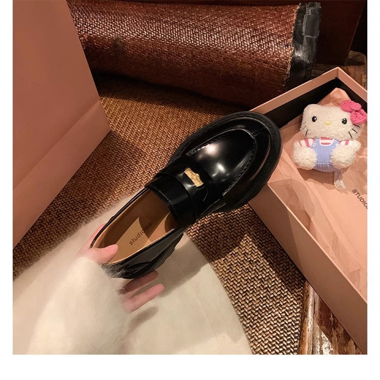 Damen Chunky Loafer mit Plateau-Profilsohle und goldener Zierspange Nord Taschen