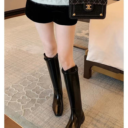 Damen Kniehohe Reitstiefel aus Glattleder mit quadratischer Zehenpartie und schlanker Silhouette Nord Taschen