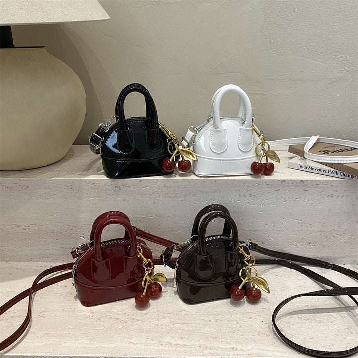 Damen Mini Umhängetasche mit fruchtigem Anhänger Nord Taschen