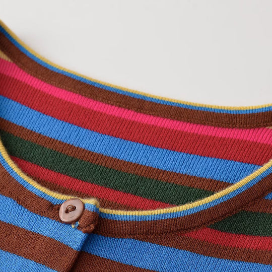 Damen Fein gestrickter Rundhals-Cardigan mit bunten Querstreifen und Perlmuttknöpfen Nord Taschen