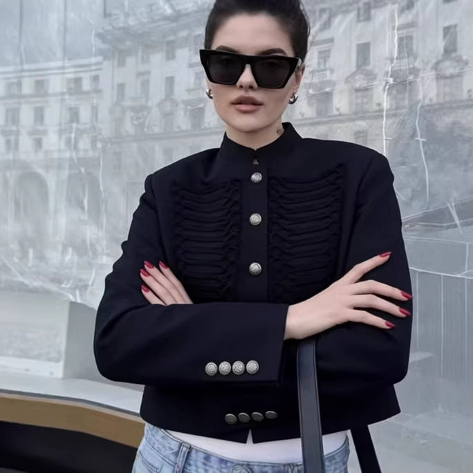Damen 700+ taillierte Cropped‑Militärjacke mit Stehkragen, Zierkordeln und dekorativen Metallknöpfen Nord Taschen