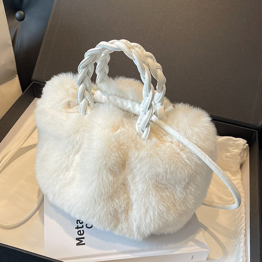 Damen Plüsch Handtasche mit geflochtenem Griff Nord Taschen