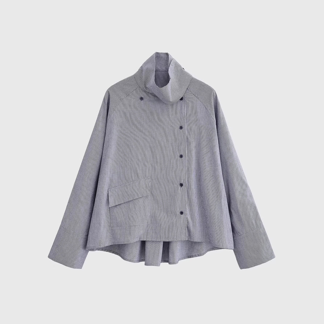Damen leichte Oversize-Hemdjacke mit hohem Funnelkragen und asymmetrischer Knopfleiste Nord Taschen