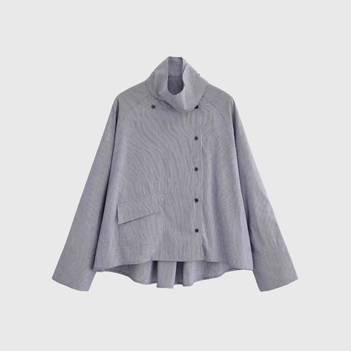 Damen leichte Oversize-Hemdjacke mit hohem Funnelkragen und asymmetrischer Knopfleiste Nord Taschen