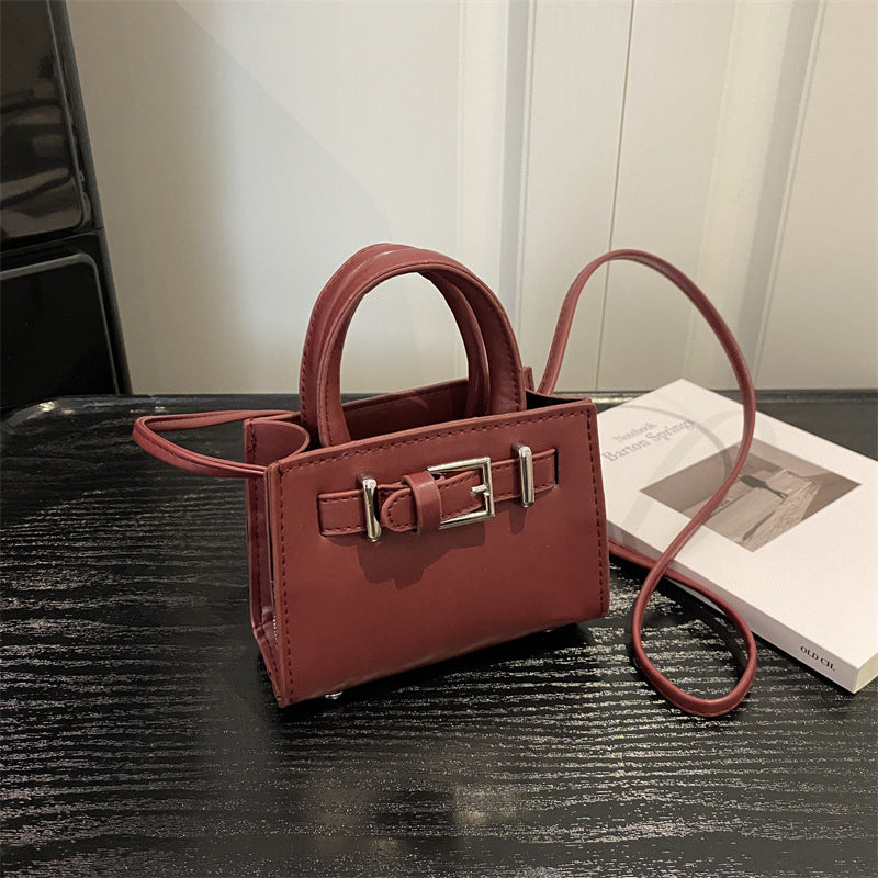 Damen stylische Handtasche mit praktischem Tragegurt und elegantem Verschluss Nord Taschen