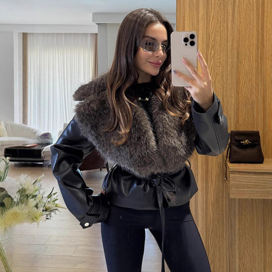Damen Kurzjacke im Biker-Blouson-Stil aus Lederimitat mit voluminösem Kunstfell-Schalkragen und Taillengürtel Nord Taschen