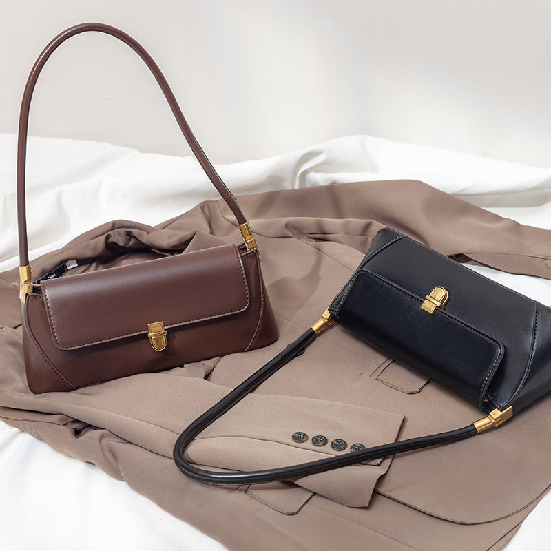 Damen Clutch mit eleganter Faltoptik und stilvollen Metallakzenten Nord Taschen