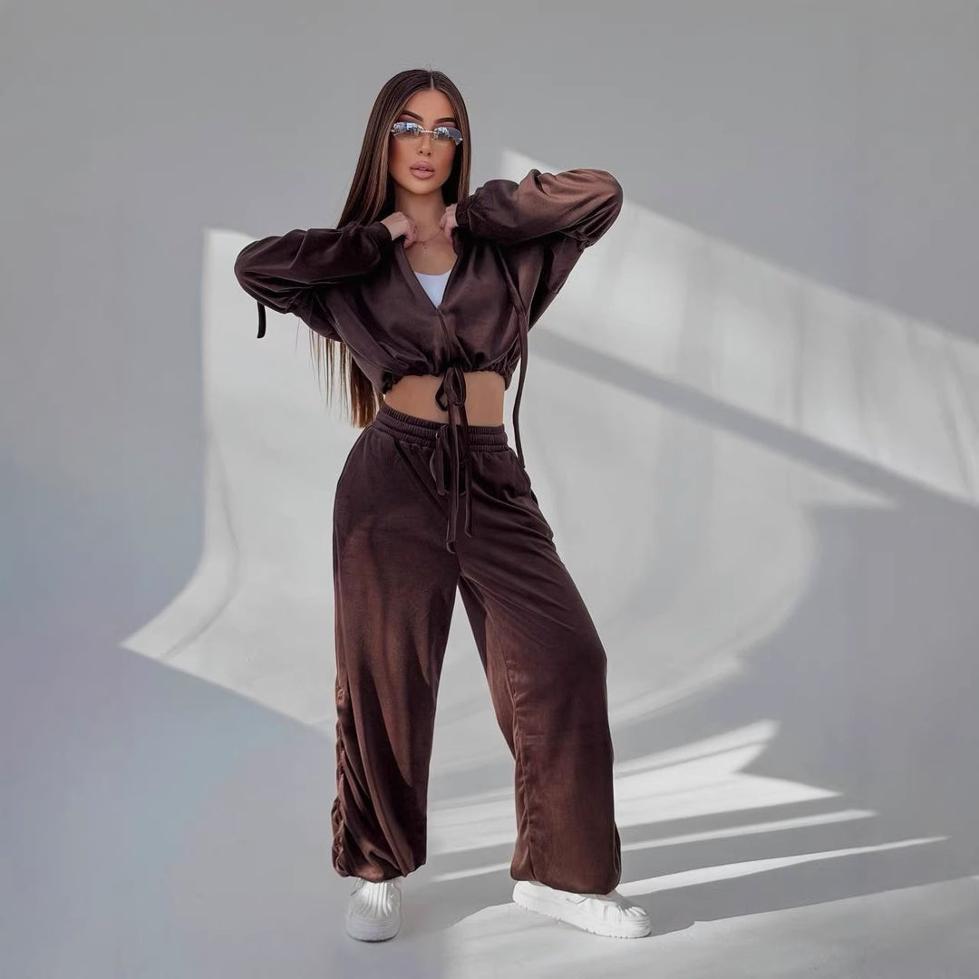 Damen Cropped Kapuzen-Sweatshirt mit Kordelzug am Saum und weite Raffung-Loungehose Nord Taschen
