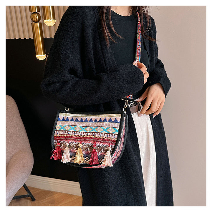 Damen umhängetasche mit kreativem Stickmuster und Quasten Nord Taschen