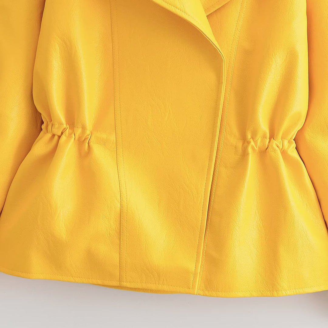 Damen Kurze Kunstlederjacke mit asymmetrischem Revers und taillierendem Tunnelzug Nord Taschen