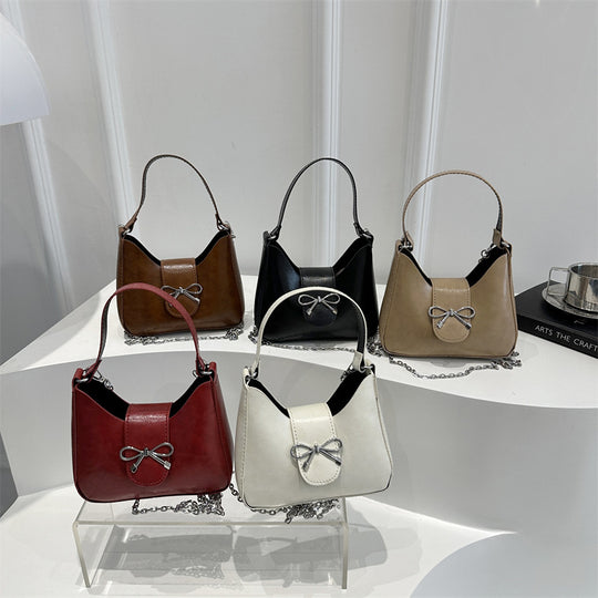 Damen-Handtasche mit verspieltem Schleifendetail und hochwertiger Kettenverzierung Nord Taschen