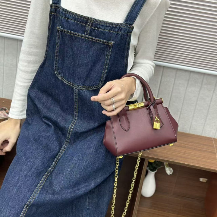 Damen Handtasche im strukturierten Design mit goldener Kette Nord Taschen