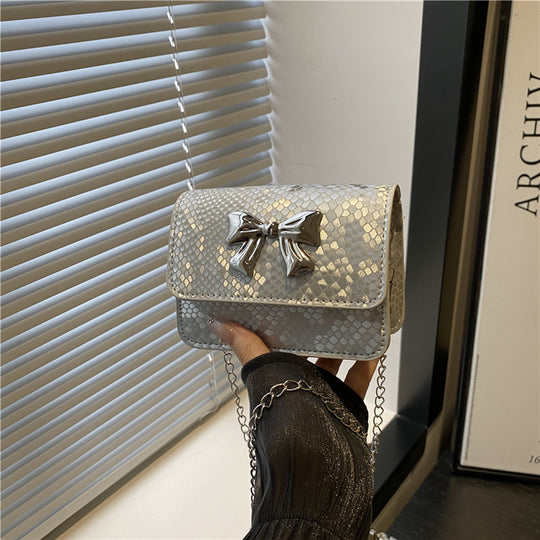 Damen Clutch mit verspieltem Schleifendesign Nord Taschen