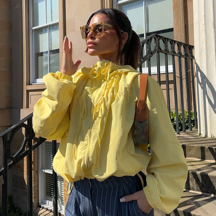Damen Leichte Nylon-Haori-Kapuzenjacke mit Rüschenkragen, Tunnelzug und Ballonärmeln Nord Taschen