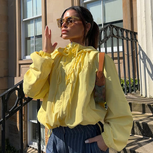 Damen Leichte Nylon-Haori-Kapuzenjacke mit Rüschenkragen, Tunnelzug und Ballonärmeln Nord Taschen