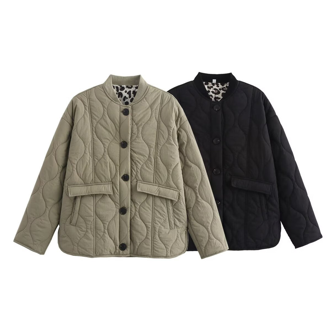 Damen gesteppte Kurzjacke mit Rundhals, dekorativer Knopfleiste und Pattentaschen Nord Taschen
